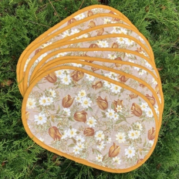 8 VINTAGE Quilted Daisy White Yellow Green Brown Tan Floral Placemats - Picture 3 of 6